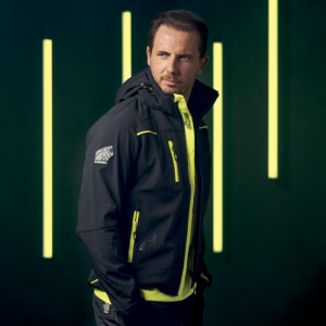 Homme Avec Veste De Travail.